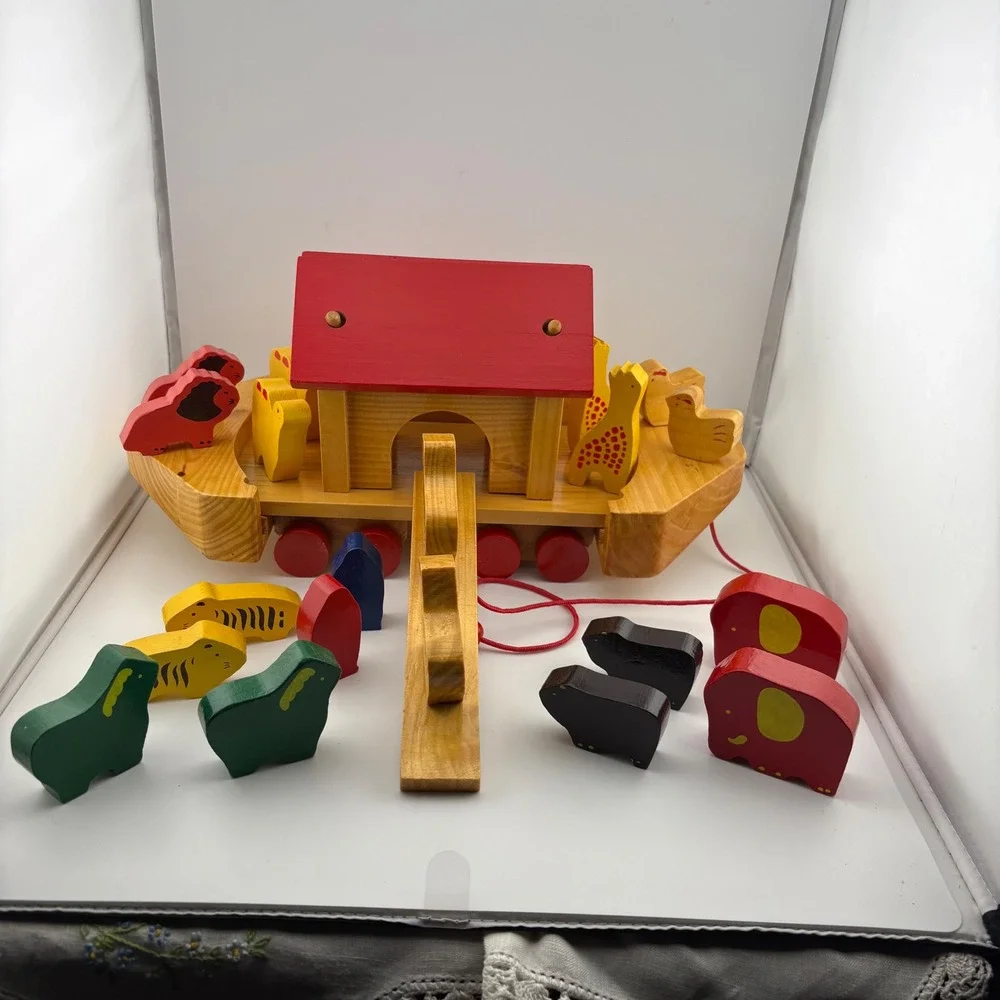 Noahs Ark Wooden Pull Toy 14 Inch Vintage Santas World 19 Piece